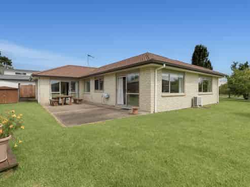 15 Teal Place, Pyes Pa