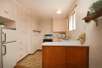 2/66 William Street, Ashburton