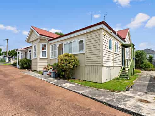22 Lloyd Avenue, Mount Albert