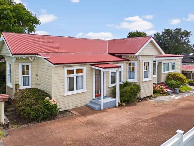 22 Lloyd Avenue, Mount Albert