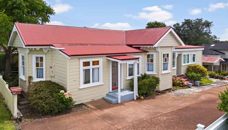 22 Lloyd Avenue, Mount Albert