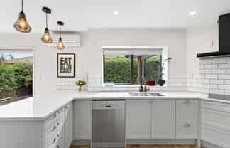 4 Hyatt Grove, Greenmeadows