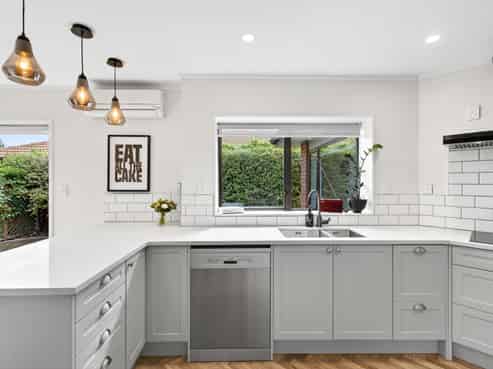 4 Hyatt Grove, Greenmeadows