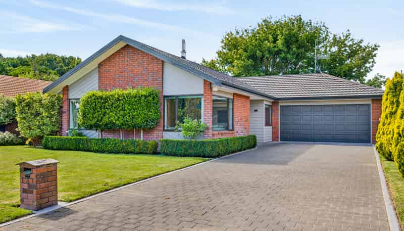 4 Hyatt Grove, Greenmeadows