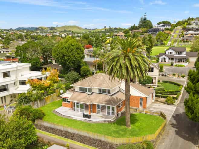 232 Welcome Bay Road, Welcome Bay