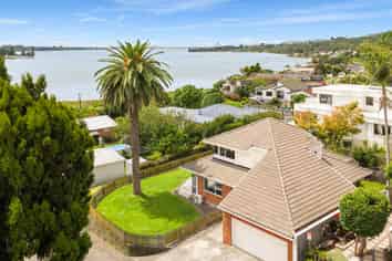 232 Welcome Bay Road, Welcome Bay