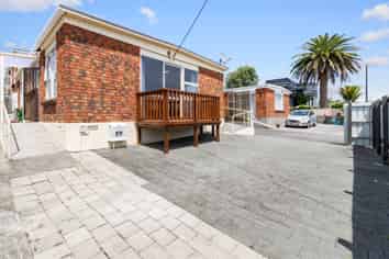 303A Devon Street West, New Plymouth Central