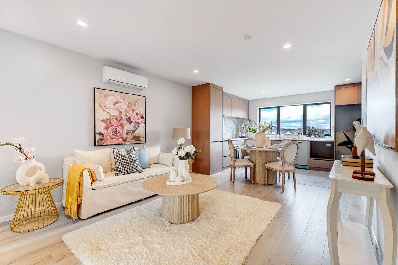 Brand-New Dual Living Opportunity - Widok 2