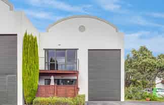 STUDIO WAREHOUSE – FOR SALE OR LEASE
