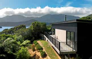 3203 Archers Road, Tennyson Inlet