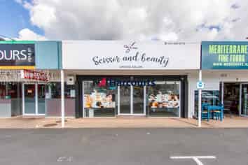 Fantastic Browns Bay Retail  