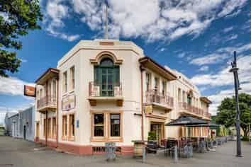Iconic Ahuriri Pub – Strong Turnover & Gaming