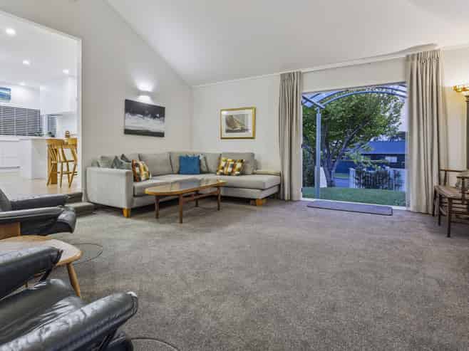 16 Waipuia Place, Greenhithe
