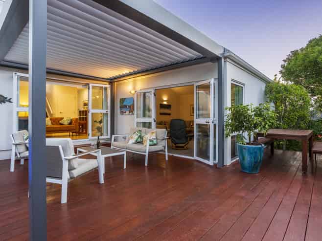 16 Waipuia Place, Greenhithe