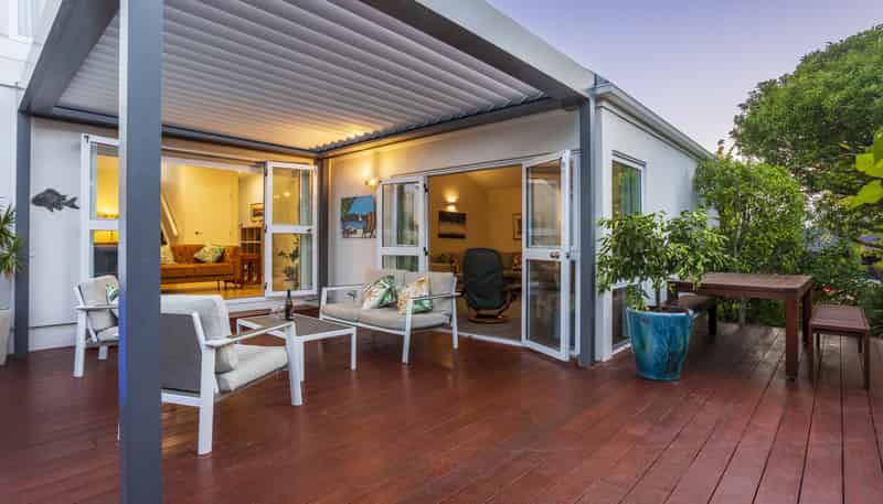 16 Waipuia Place, Greenhithe