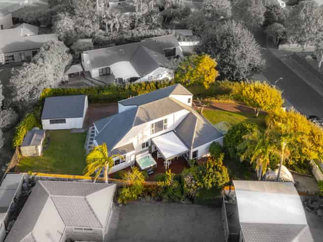 16 Waipuia Place, Greenhithe