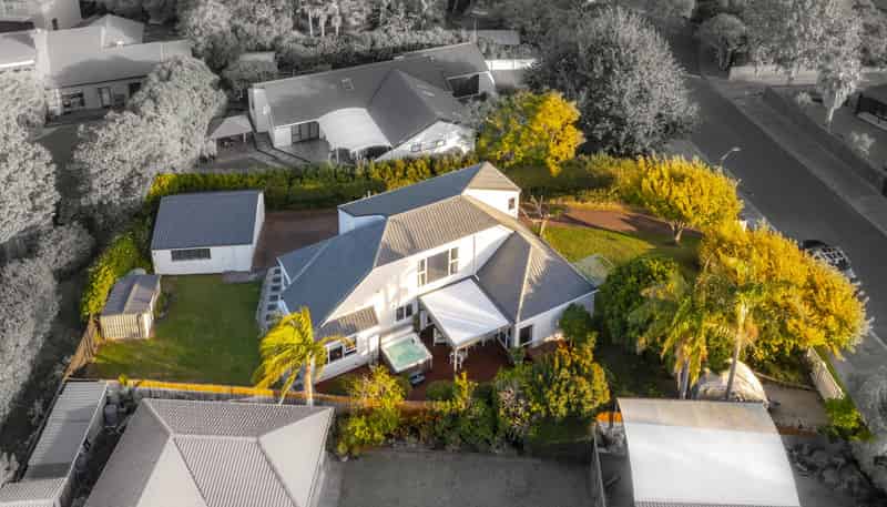 16 Waipuia Place, Greenhithe