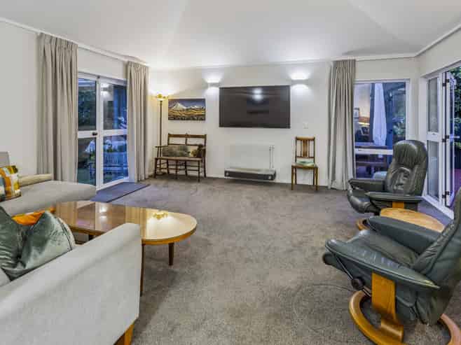 16 Waipuia Place, Greenhithe
