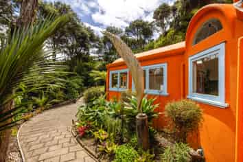 54 Crescent Road East, Ostend