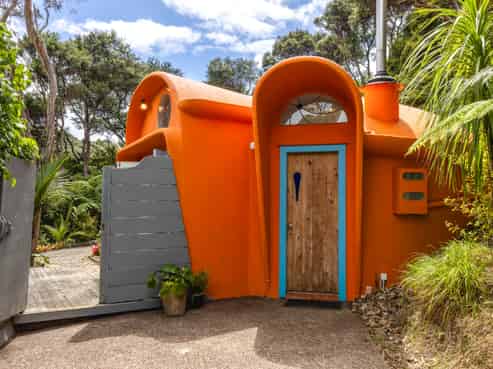 54 Crescent Road East, Ostend