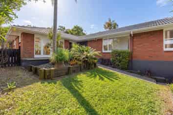 17 Downsview Road, Pakuranga Heights