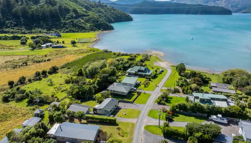 7 Hakahaka Road, Port Underwood