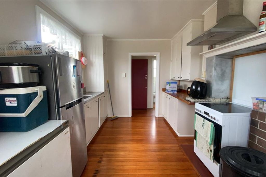 3 Bedroom Home - Quiet West Side Location - Vista 2