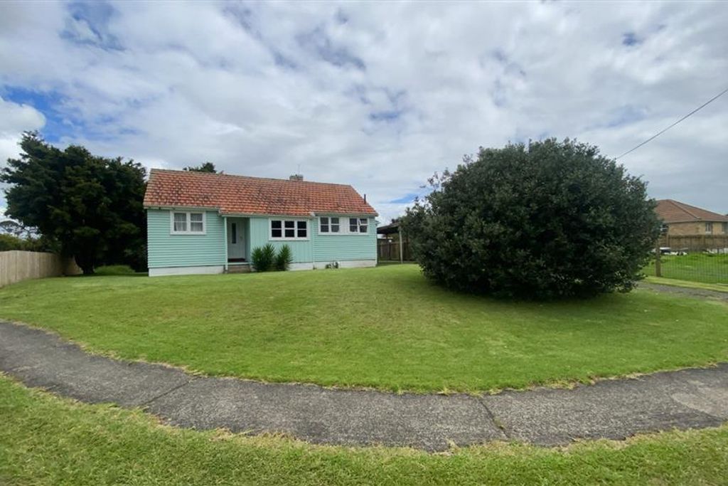 3 Bedroom Home - Quiet West Side Location - Vista 6