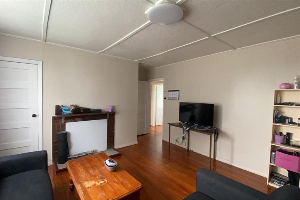 3 Bedroom Home - Quiet West Side Location - Vista 4