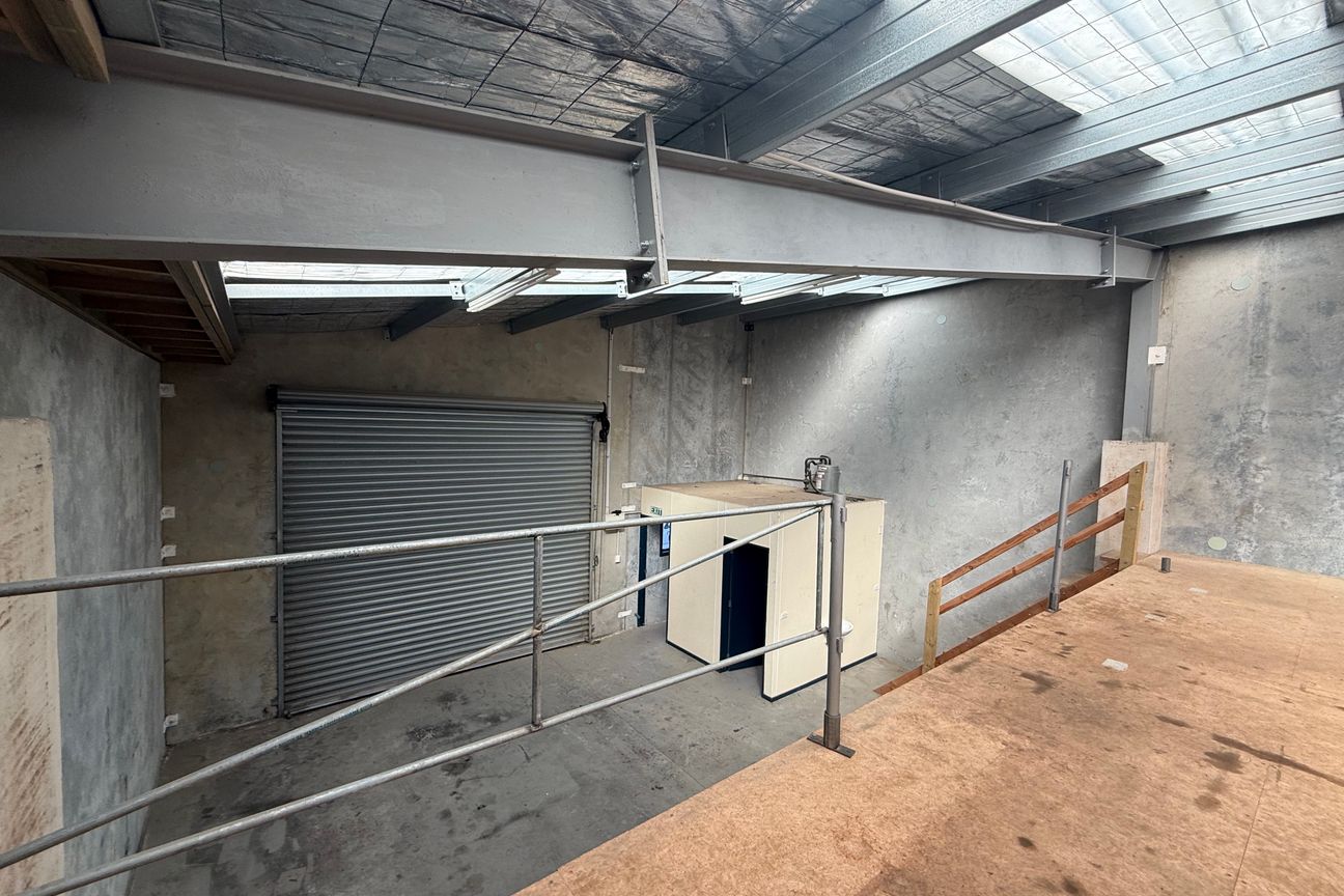 Tidy and Well-Presented Industrial Unit. - Visning 6
