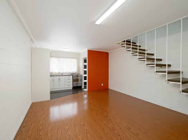 5/106 West Coast Road, Glen Eden