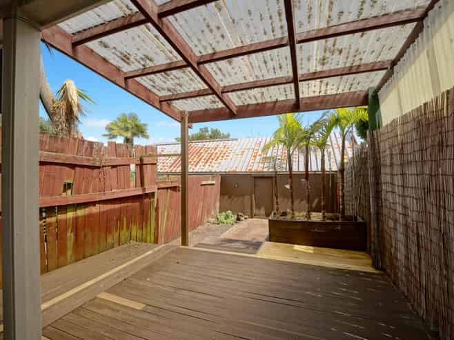 5/106 West Coast Road, Glen Eden