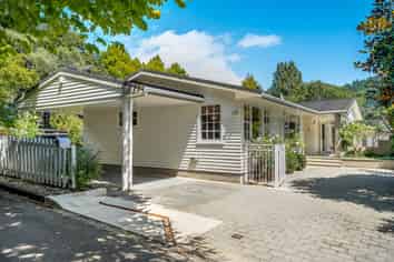 22 Freemans Way, Pinehaven