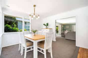 22 Freemans Way, Pinehaven