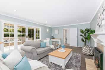 22 Freemans Way, Pinehaven