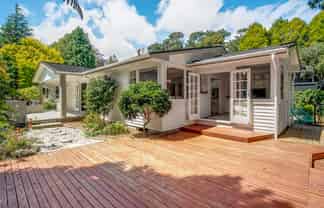 22 Freemans Way, Pinehaven