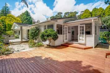 22 Freemans Way, Pinehaven