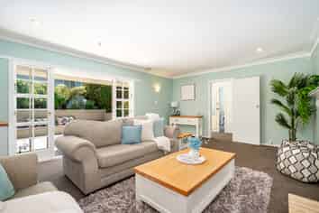 22 Freemans Way, Pinehaven