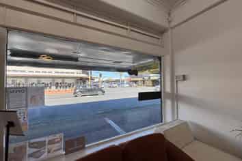 Bite size retail with busy road frontage  