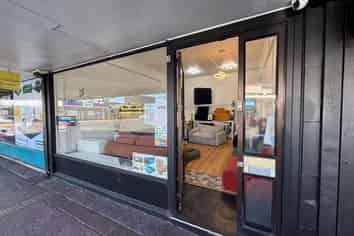 Bite size retail with busy road frontage  