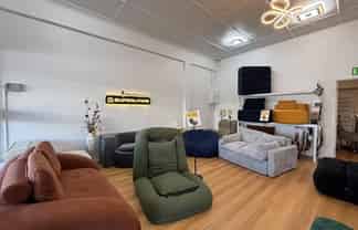 Bite size retail with busy road frontage  