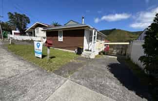 60A Montreal Grove, Kingston