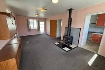 60A Montreal Grove, Kingston