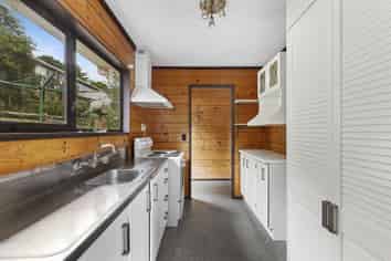 68 Omapere Street, Whitby