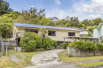 68 Omapere Street, Whitby