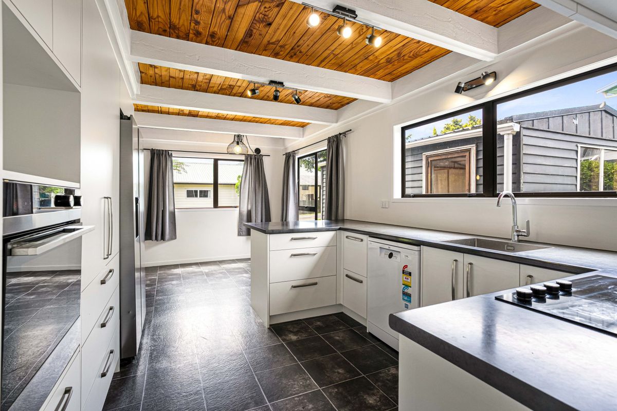 Peaceful and Private with Plenty of Potential! - Więcej