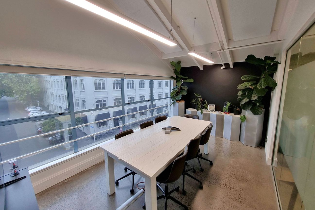 Prime Parnell Sunlit Top-Floor Office - Bild 5