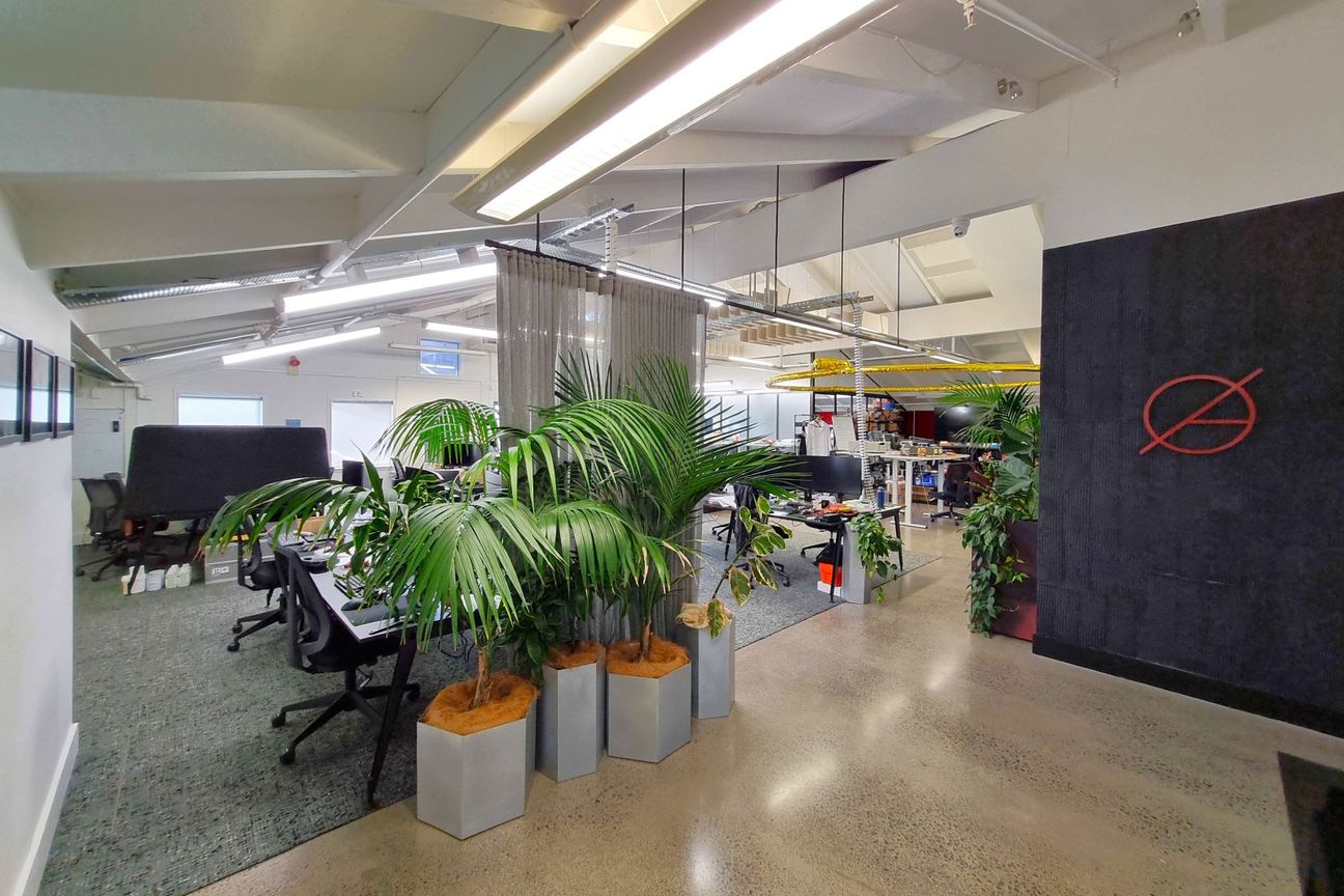 Prime Parnell Sunlit Top-Floor Office - Bild 2