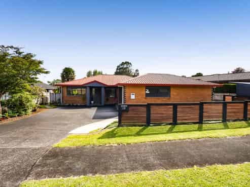 19 Ashmore Drive, Frankleigh Park