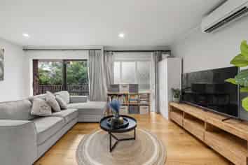 1/4 Tomintoul Place, Highland Park